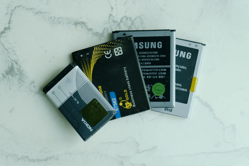 Replacement smartphone batteries